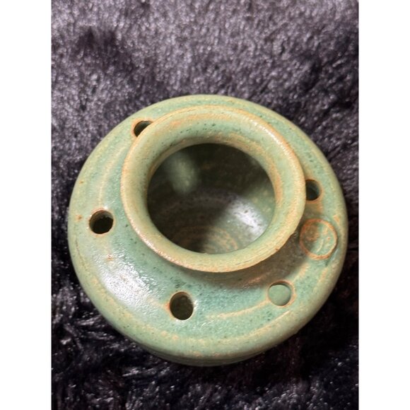 Vintage Pottery Green Ceramic Frog Vase Signed 6 Holes - Picture 3 of 7